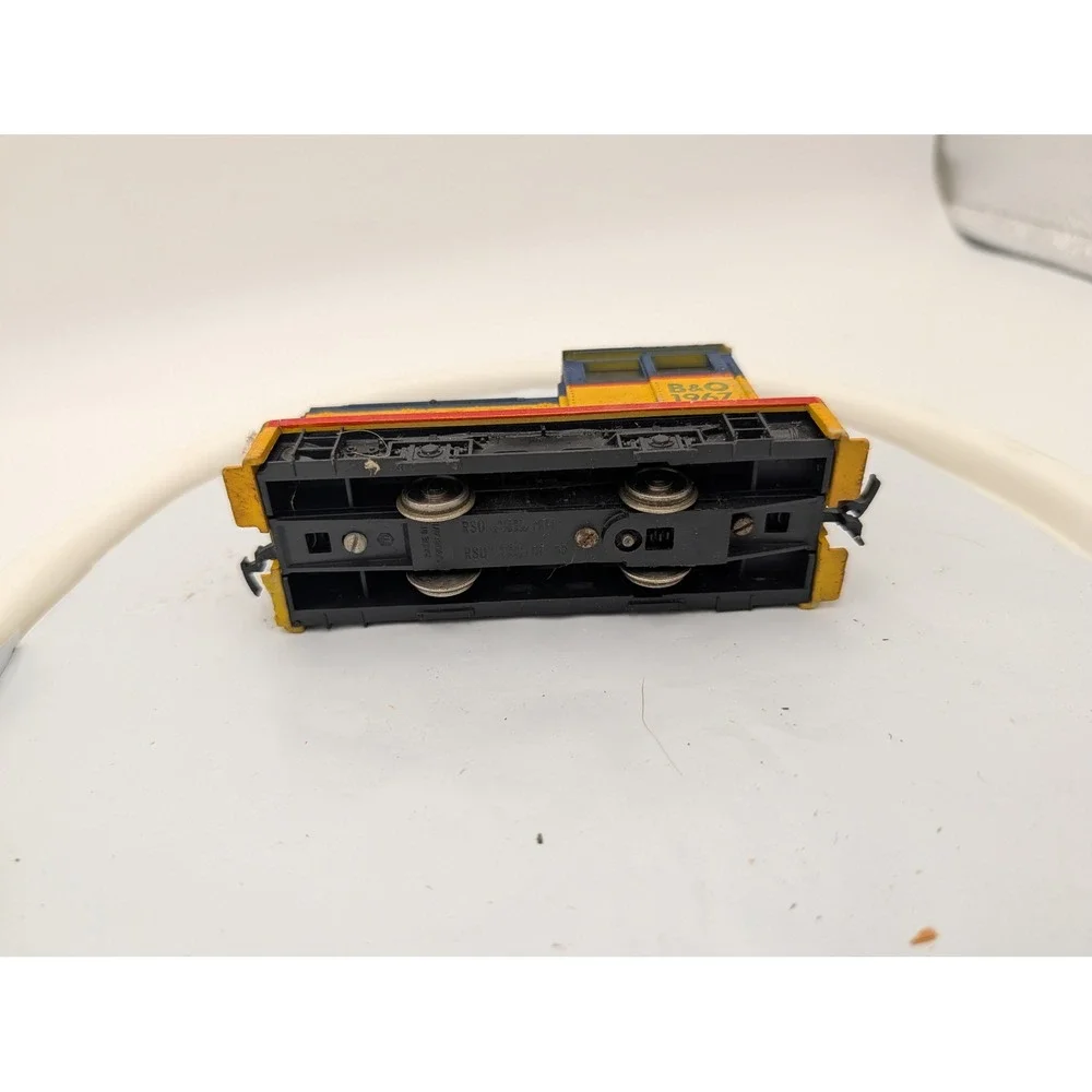 Mehano Vintage Chessie System B&O 1967 Diesel‎ Switcher Locomotive HO Scale